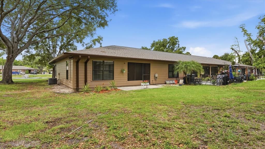 For Sale: $174,900 (2 beds, 2 baths, 1039 Square Feet)