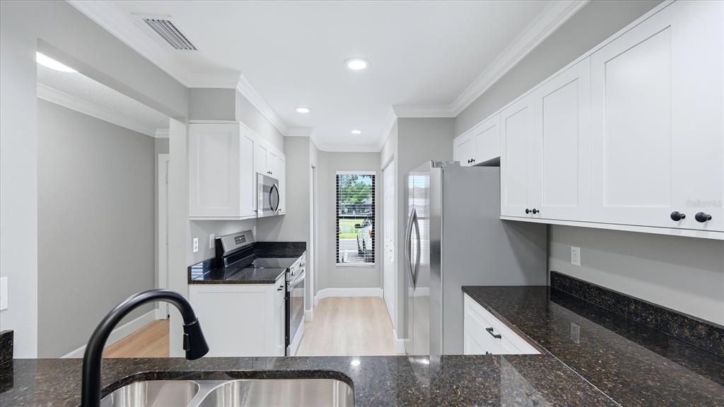 For Sale: $174,900 (2 beds, 2 baths, 1039 Square Feet)