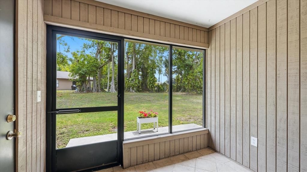 For Sale: $174,900 (2 beds, 2 baths, 1039 Square Feet)