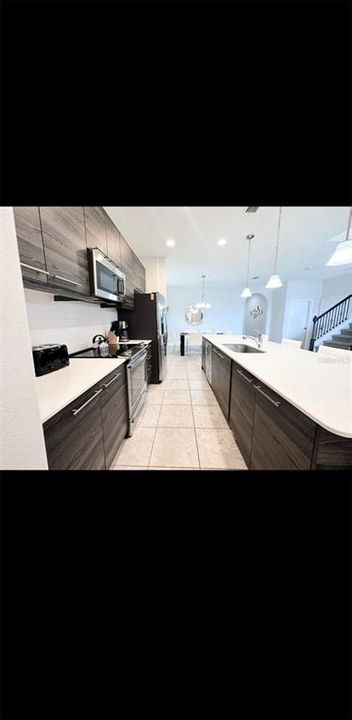 En Venta: $415,000 (4 camas, 4 baños, 2404 Pies cuadrados)
