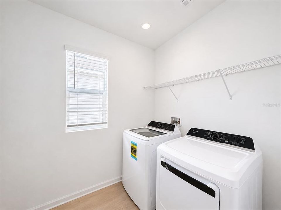 En Renta: $2,490 (4 camas, 2 baños, 2071 Pies cuadrados)