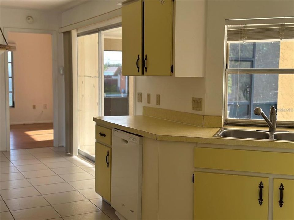 На продажу: $249,000 (2 спален, 2 ванн, 1382 Квадратных фут)