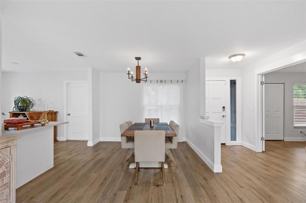 En Venta: $429,999 (4 camas, 2 baños, 1578 Pies cuadrados)