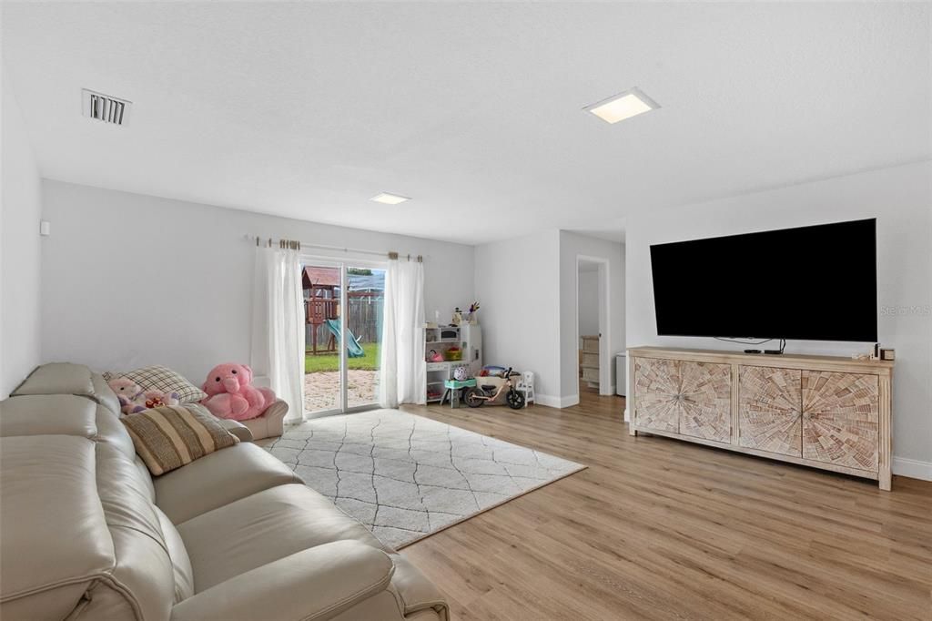 En Venta: $429,999 (4 camas, 2 baños, 1578 Pies cuadrados)