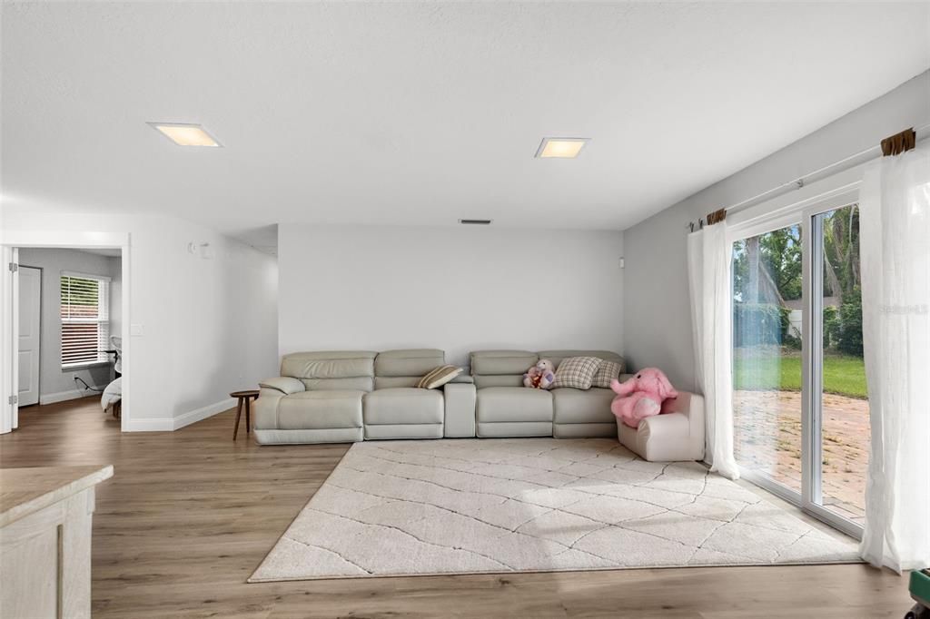 En Venta: $429,999 (4 camas, 2 baños, 1578 Pies cuadrados)