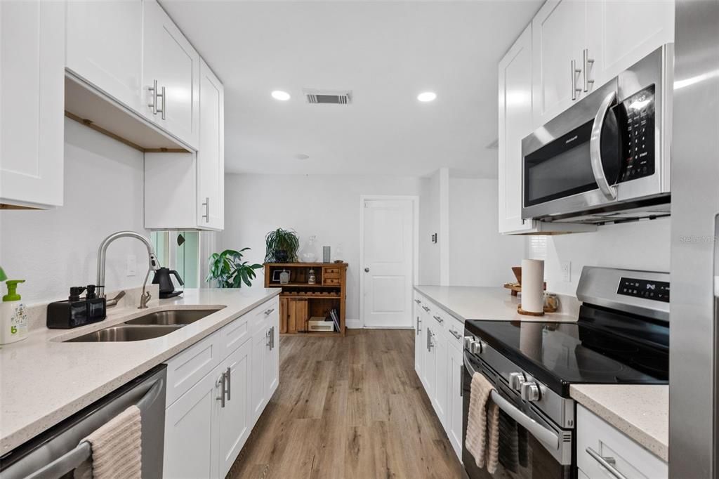 En Venta: $429,999 (4 camas, 2 baños, 1578 Pies cuadrados)