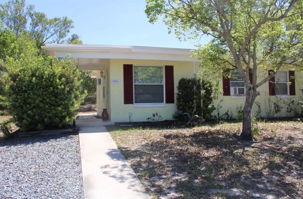 For Sale: $209,000 (2 beds, 1 baths, 766 Square Feet)
