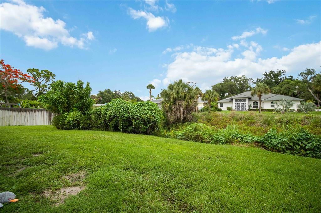 For Sale: $350,000 (2 beds, 2 baths, 1077 Square Feet)