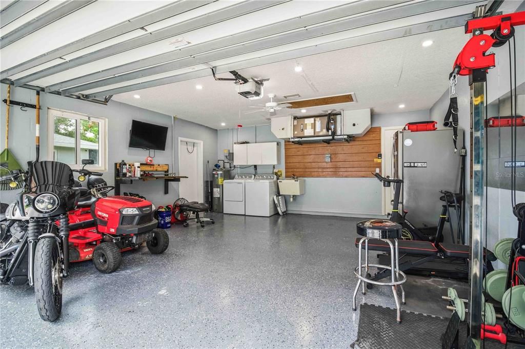 For Sale: $350,000 (2 beds, 2 baths, 1077 Square Feet)