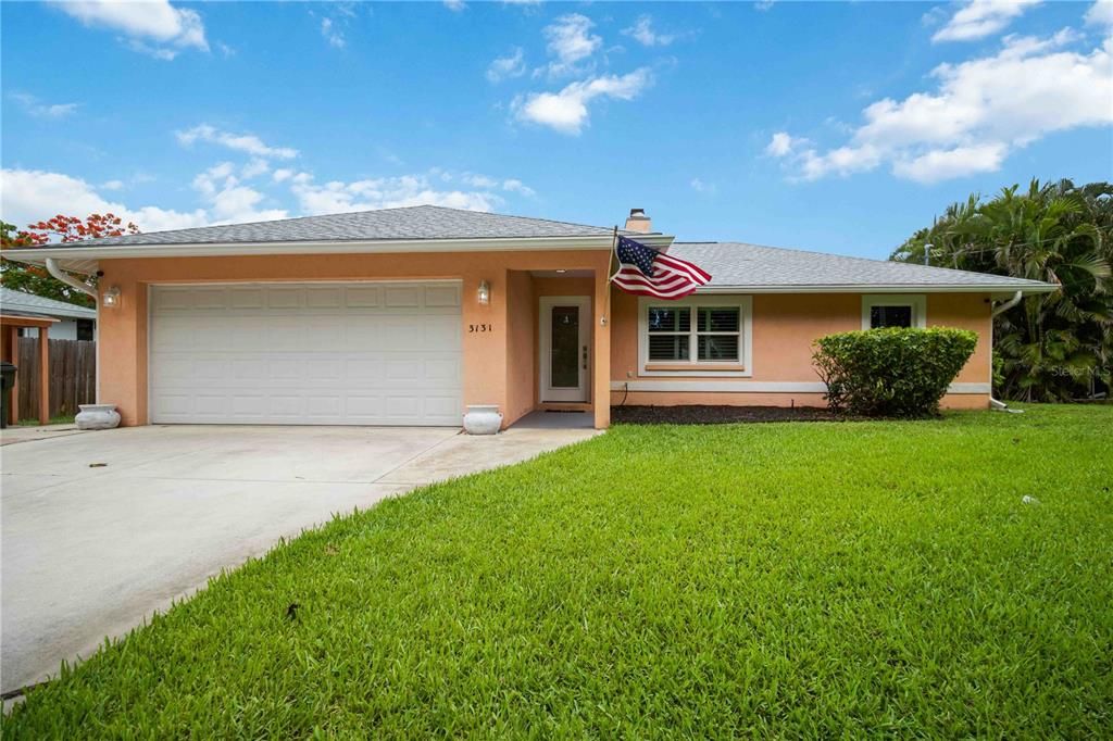 For Sale: $350,000 (2 beds, 2 baths, 1077 Square Feet)
