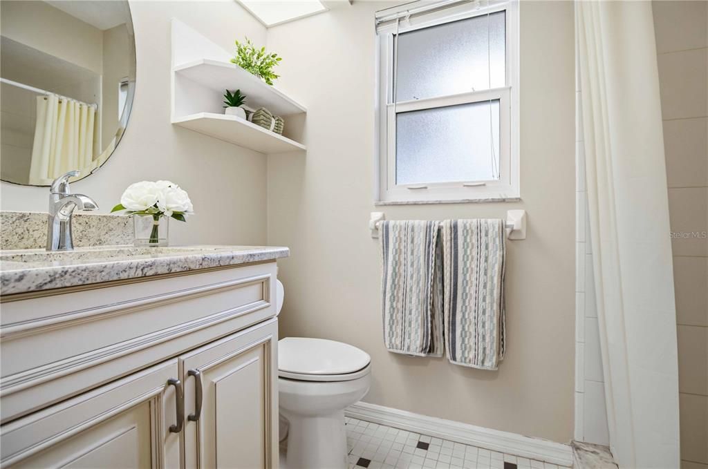 For Sale: $350,000 (2 beds, 2 baths, 1077 Square Feet)