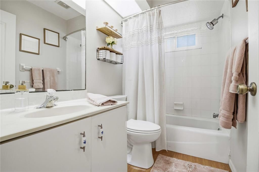 For Sale: $350,000 (2 beds, 2 baths, 1077 Square Feet)