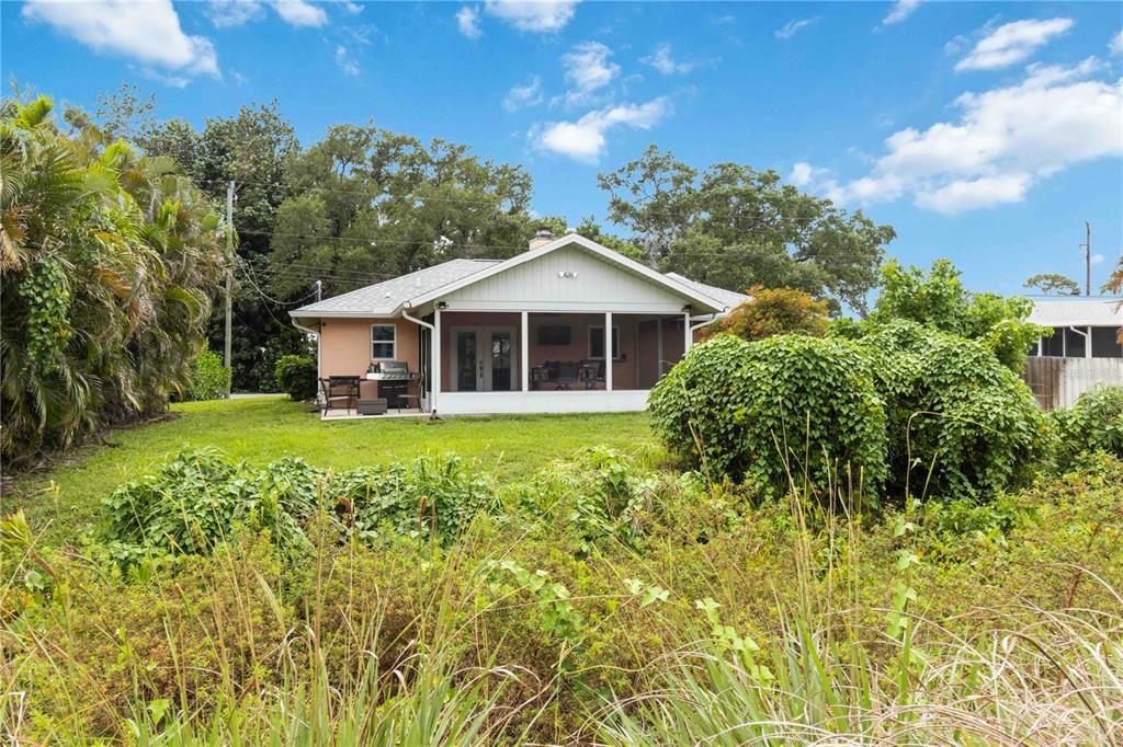 For Sale: $350,000 (2 beds, 2 baths, 1077 Square Feet)