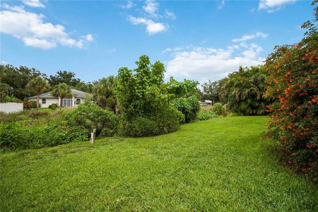 For Sale: $350,000 (2 beds, 2 baths, 1077 Square Feet)