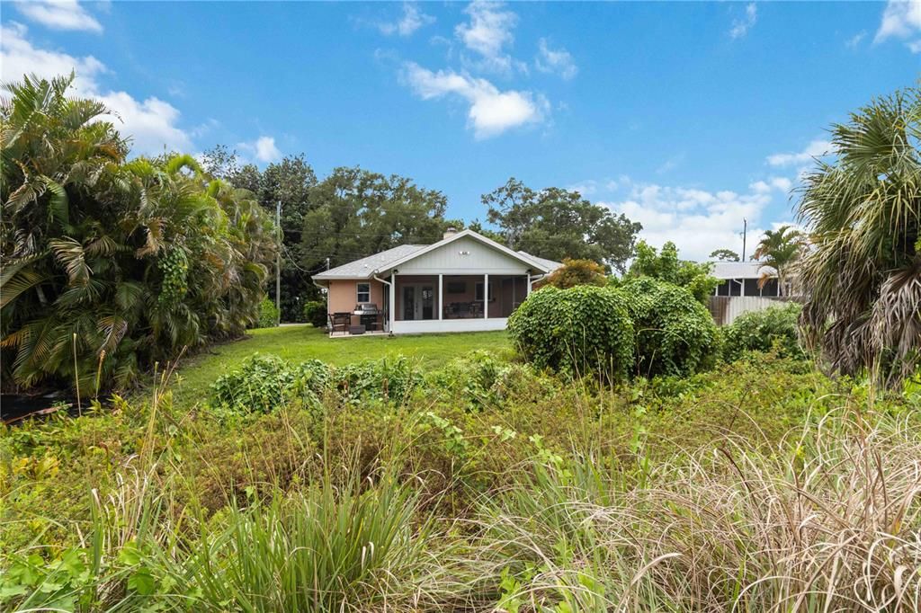 For Sale: $350,000 (2 beds, 2 baths, 1077 Square Feet)