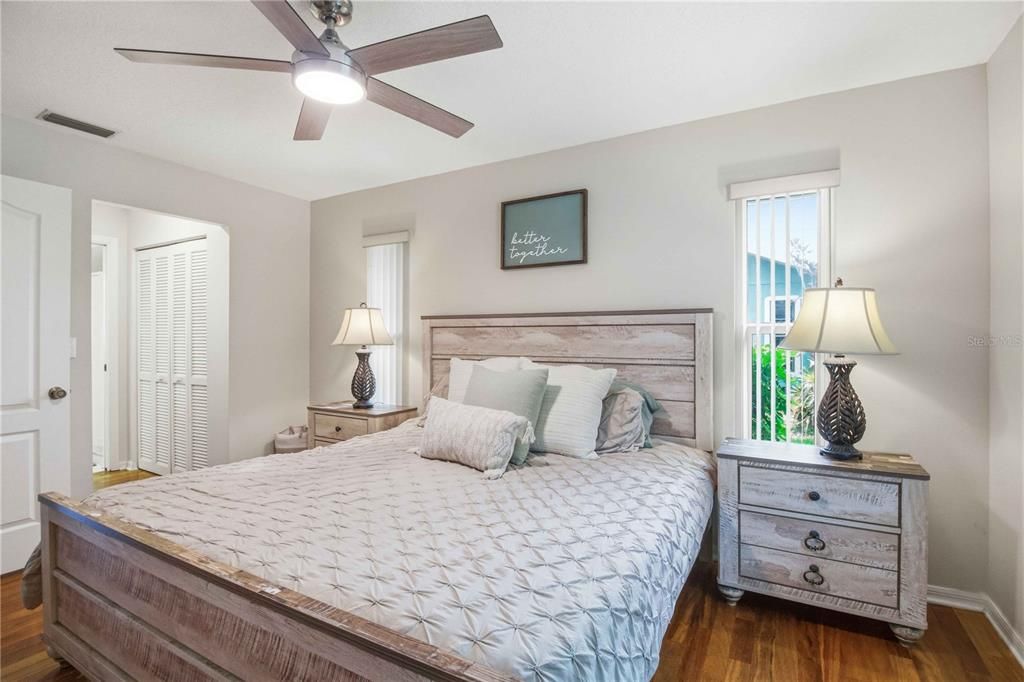 For Sale: $350,000 (2 beds, 2 baths, 1077 Square Feet)
