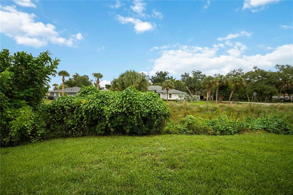 For Sale: $350,000 (2 beds, 2 baths, 1077 Square Feet)
