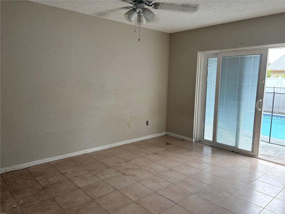 En Venta: $300,000 (4 camas, 2 baños, 1719 Pies cuadrados)