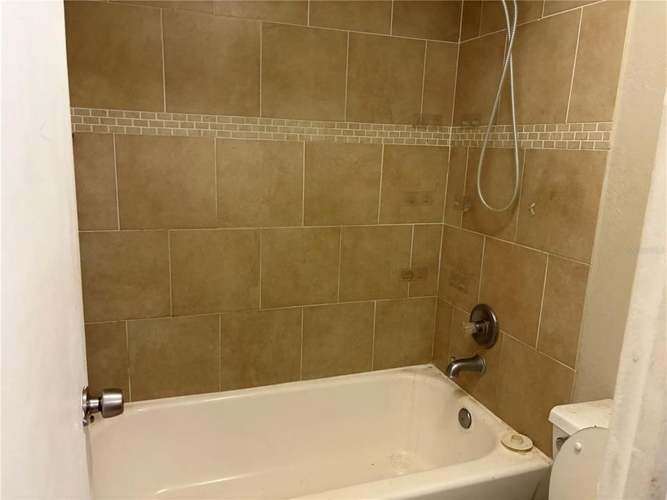 En Venta: $300,000 (4 camas, 2 baños, 1719 Pies cuadrados)