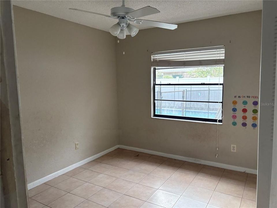 En Venta: $300,000 (4 camas, 2 baños, 1719 Pies cuadrados)