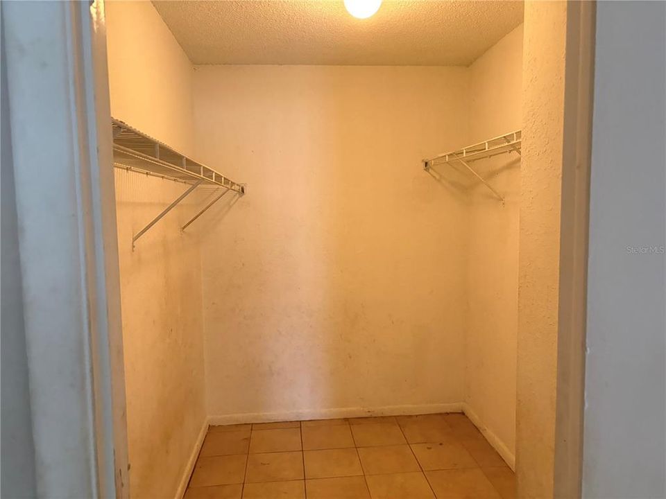 En Venta: $300,000 (4 camas, 2 baños, 1719 Pies cuadrados)