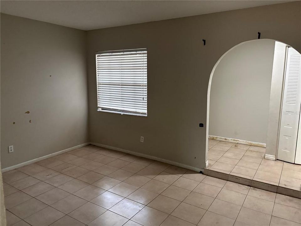 En Venta: $300,000 (4 camas, 2 baños, 1719 Pies cuadrados)