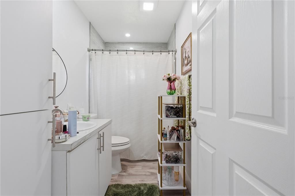 For Sale: $220,000 (2 beds, 1 baths, 768 Square Feet)