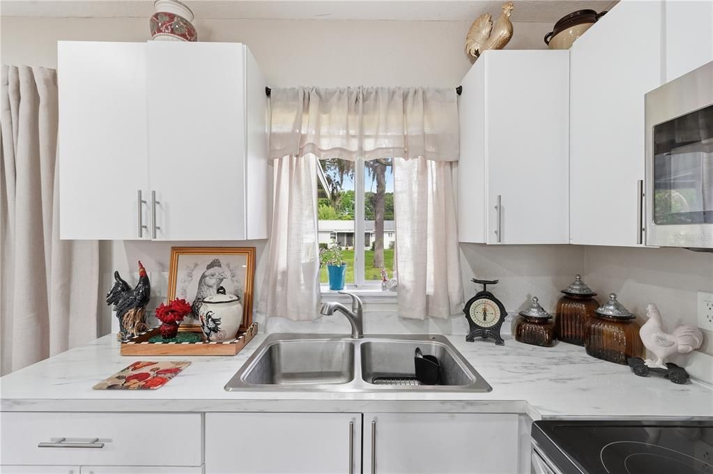 For Sale: $220,000 (2 beds, 1 baths, 768 Square Feet)