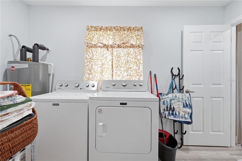For Sale: $220,000 (2 beds, 1 baths, 768 Square Feet)