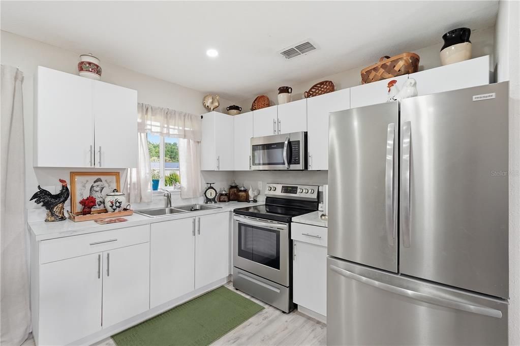 For Sale: $220,000 (2 beds, 1 baths, 768 Square Feet)