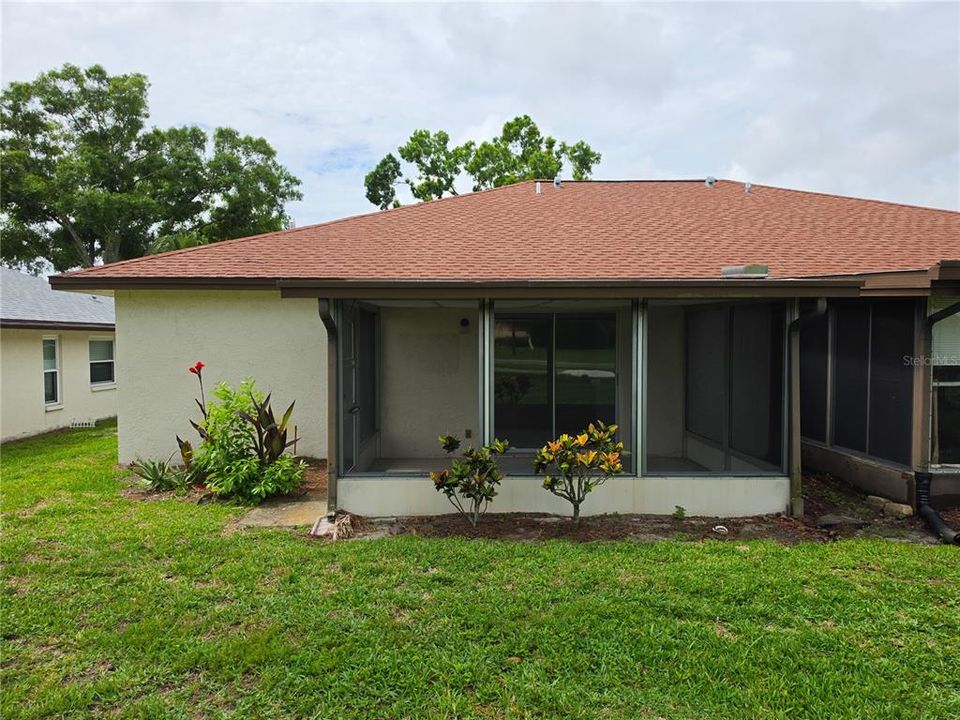 For Sale: $250,000 (2 beds, 2 baths, 1076 Square Feet)