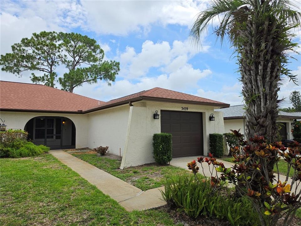 For Sale: $250,000 (2 beds, 2 baths, 1076 Square Feet)