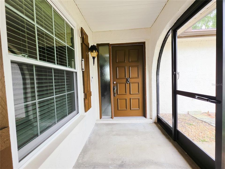 For Sale: $250,000 (2 beds, 2 baths, 1076 Square Feet)