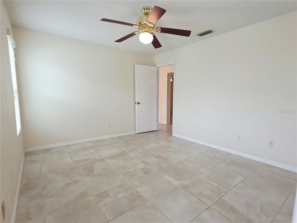 For Sale: $250,000 (2 beds, 2 baths, 1076 Square Feet)