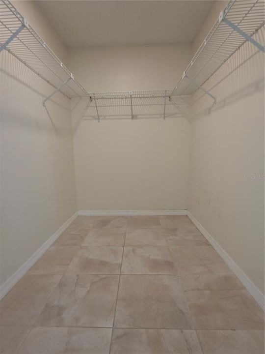 For Sale: $250,000 (2 beds, 2 baths, 1076 Square Feet)