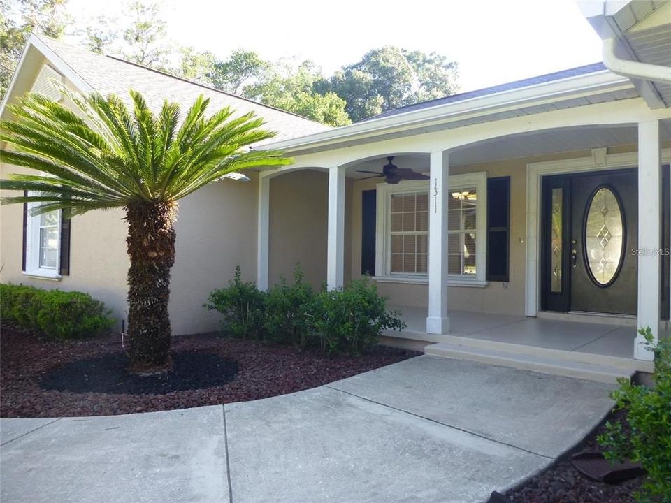 For Rent: $2,500 (3 beds, 2 baths, 2121 Square Feet)