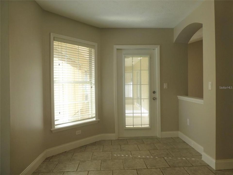 For Rent: $2,500 (3 beds, 2 baths, 2121 Square Feet)