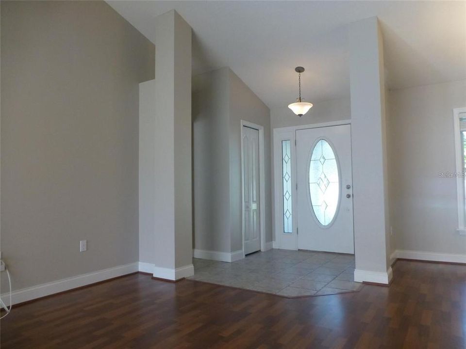 For Rent: $2,500 (3 beds, 2 baths, 2121 Square Feet)