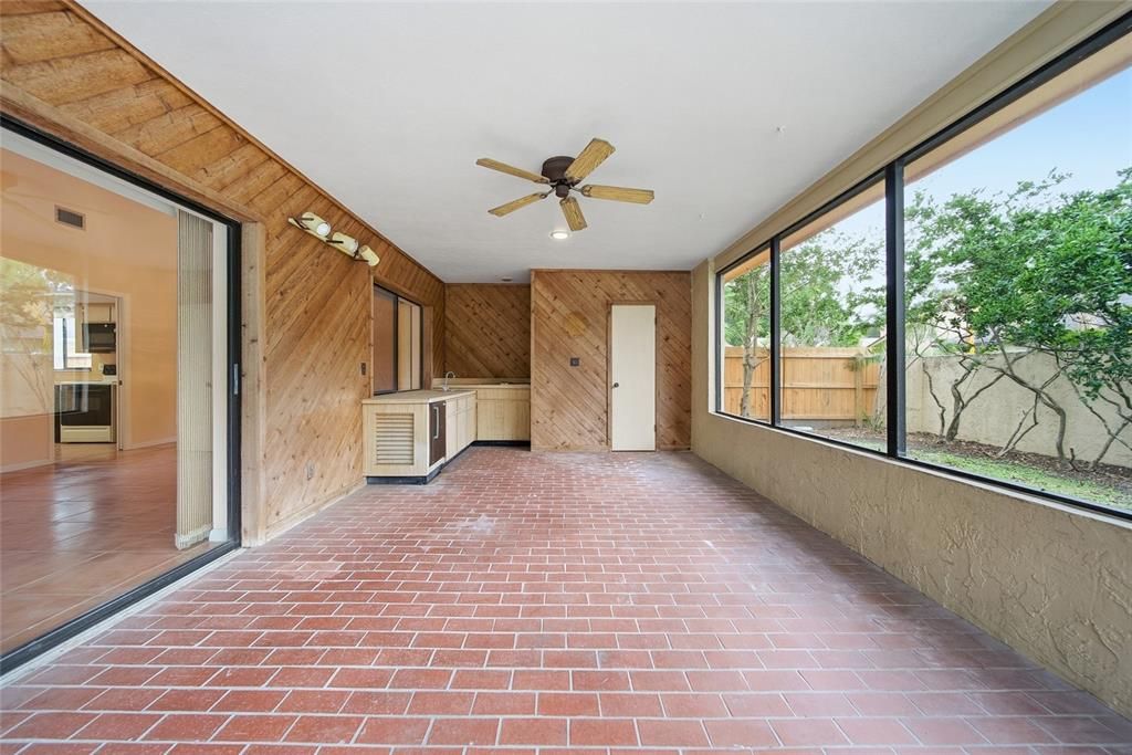 For Sale: $540,000 (4 beds, 2 baths, 2086 Square Feet)