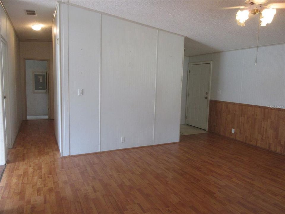 For Sale: $120,000 (3 beds, 2 baths, 1083 Square Feet)