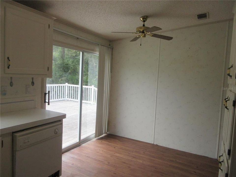 For Sale: $120,000 (3 beds, 2 baths, 1083 Square Feet)