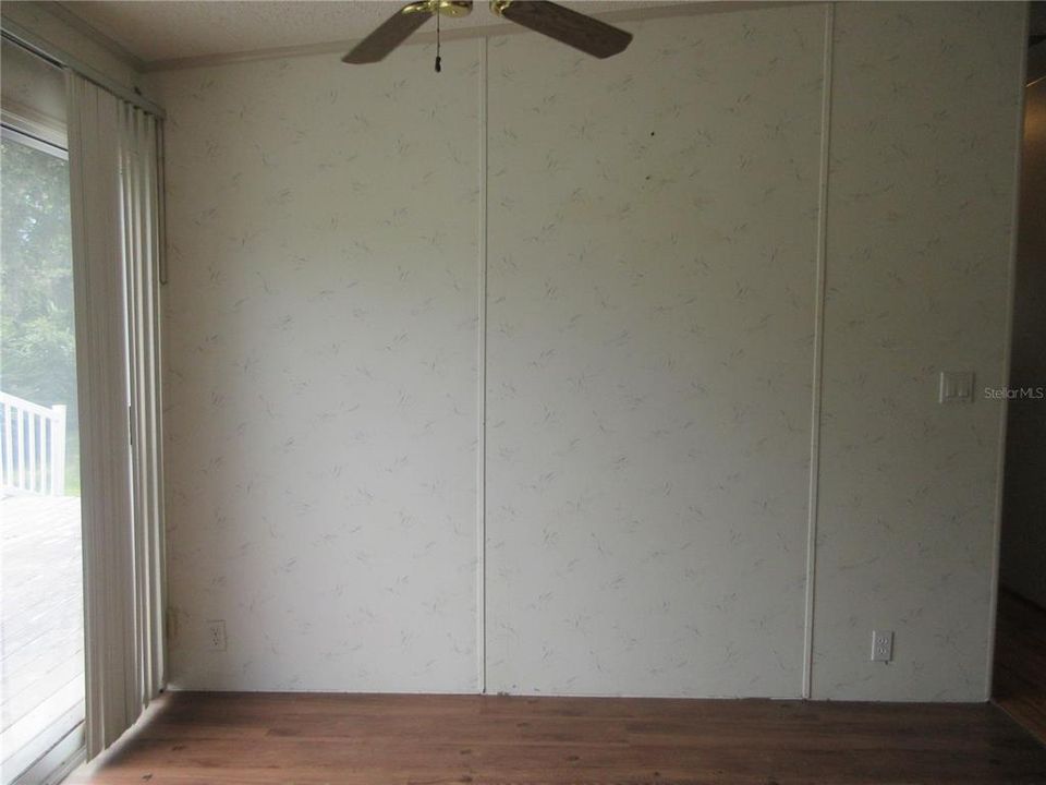 For Sale: $120,000 (3 beds, 2 baths, 1083 Square Feet)