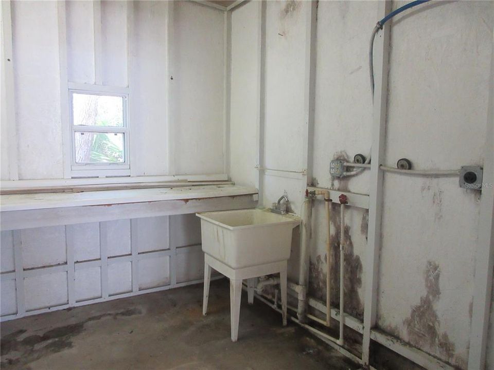 For Sale: $120,000 (3 beds, 2 baths, 1083 Square Feet)