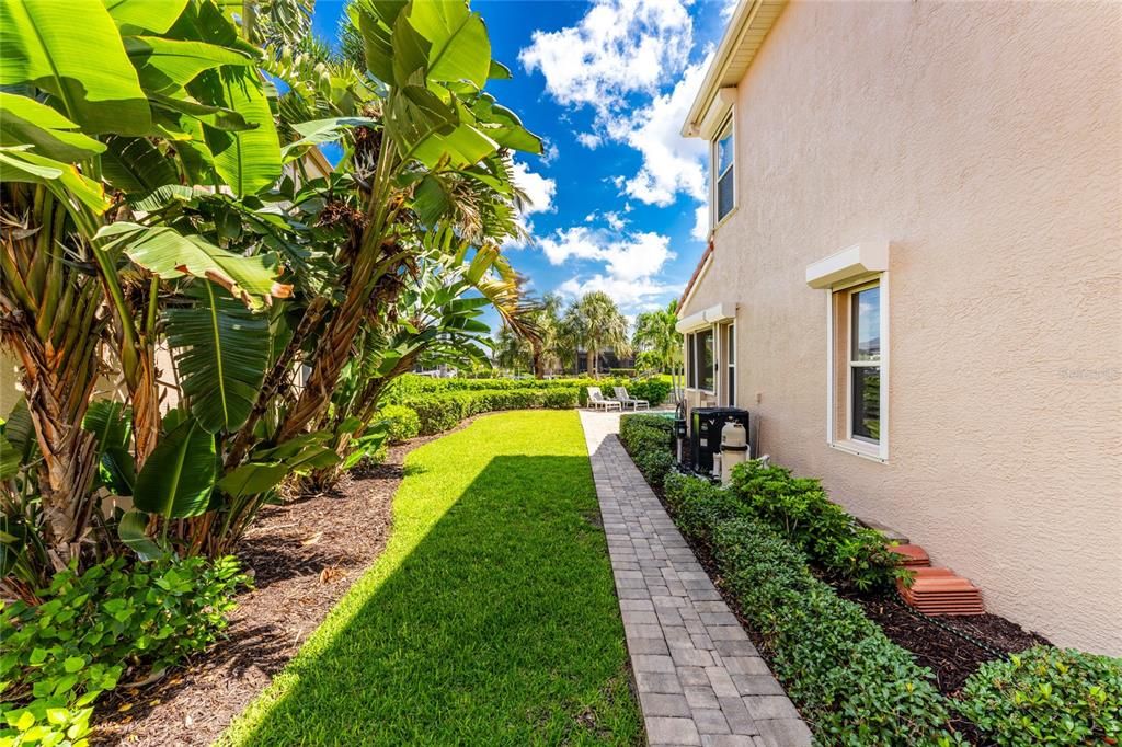 For Sale: $935,000 (4 beds, 4 baths, 2823 Square Feet)