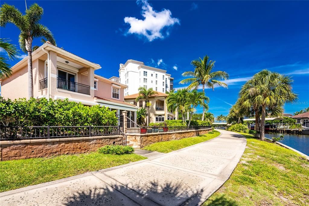 For Sale: $935,000 (4 beds, 4 baths, 2823 Square Feet)