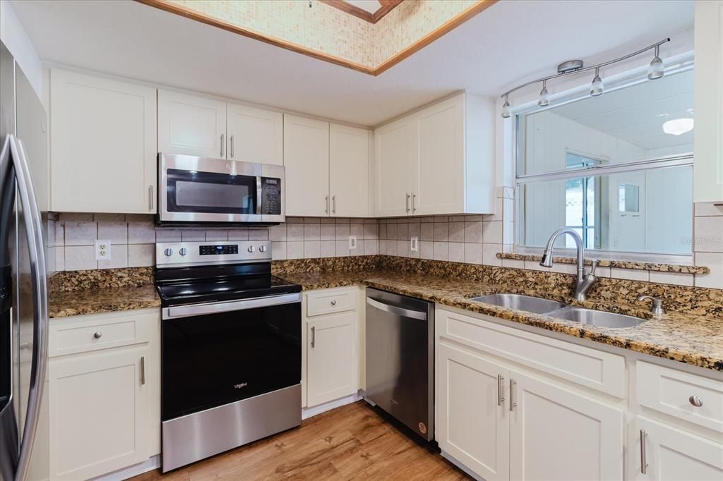 На продажу: $229,900 (2 спален, 2 ванн, 1124 Квадратных фут)