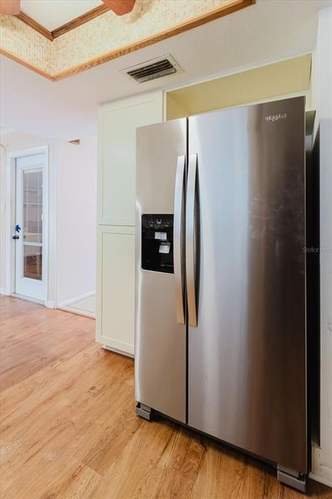 На продажу: $229,900 (2 спален, 2 ванн, 1124 Квадратных фут)