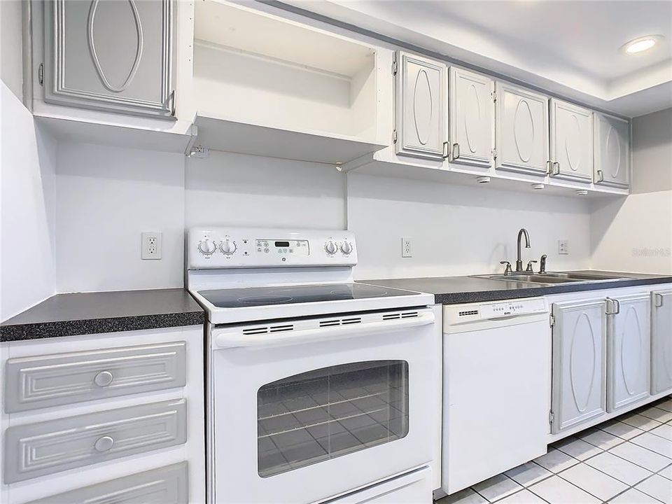 На продажу: $125,000 (1 спален, 1 ванн, 928 Квадратных фут)
