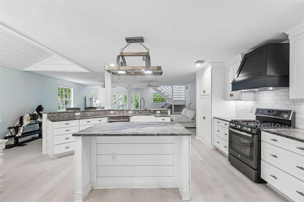 На продажу: $899,000 (3 спален, 2 ванн, 2328 Квадратных фут)