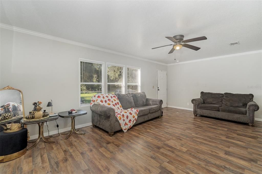 For Sale: $235,000 (5 beds, 3 baths, 1976 Square Feet)